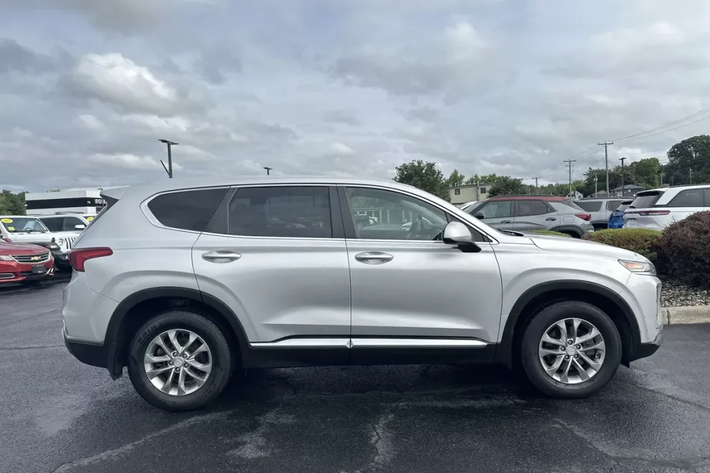 2019 Hyundai Santa Fe SE photo 1