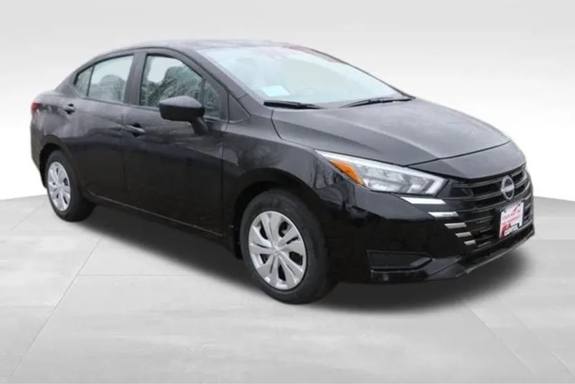 2025 Nissan Versa 1.6 S photo 1