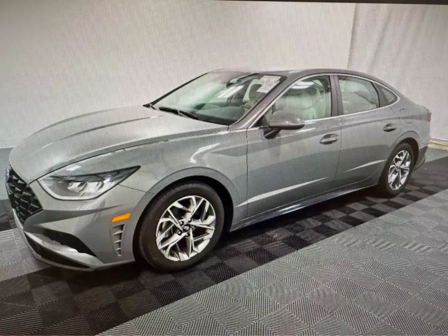 2022 Hyundai Sonata SEL photo 1