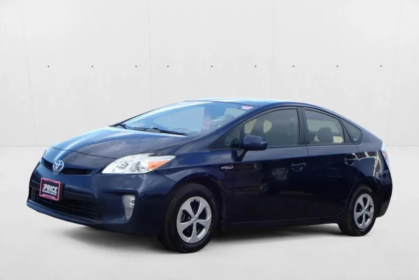 2012 Toyota Prius Three photo 1