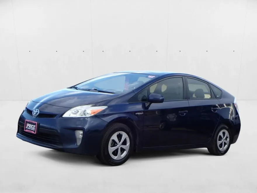 2012 Toyota Prius Three photo 1