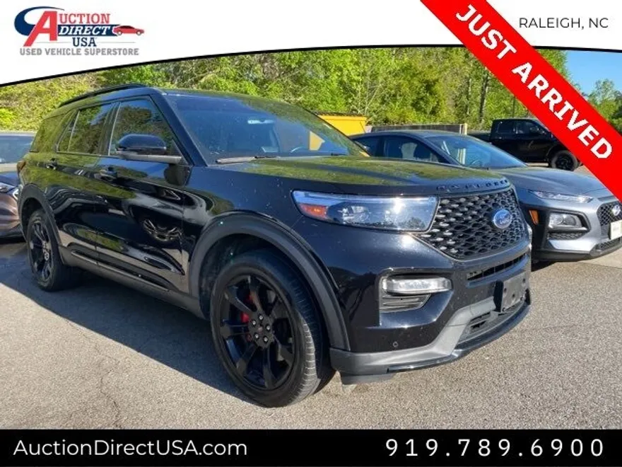 2023 Ford Explorer ST photo 1