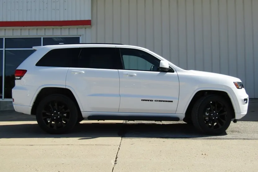 2020 Jeep Grand Cherokee Altitude photo 1