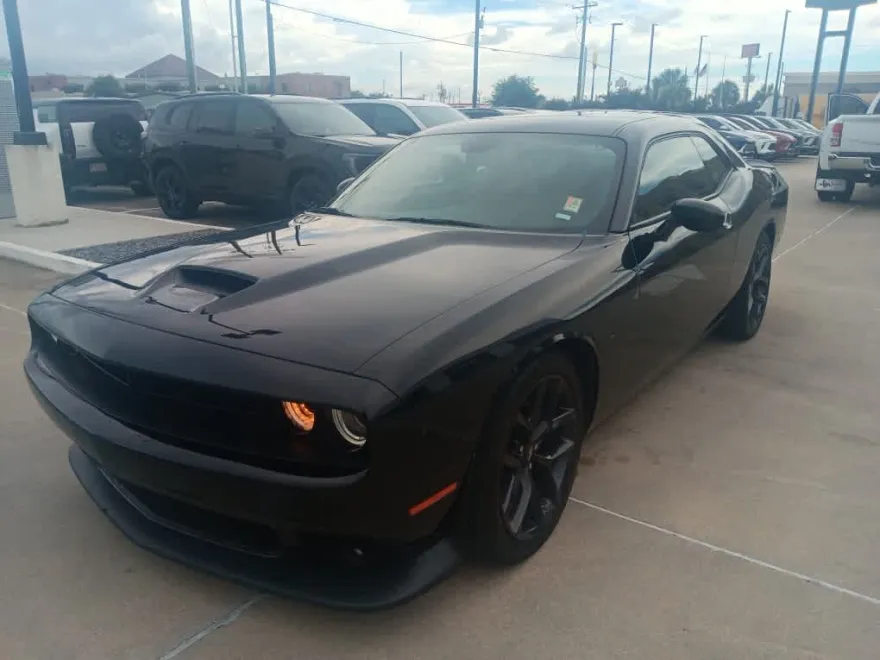 2022 Dodge Challenger GT photo 1
