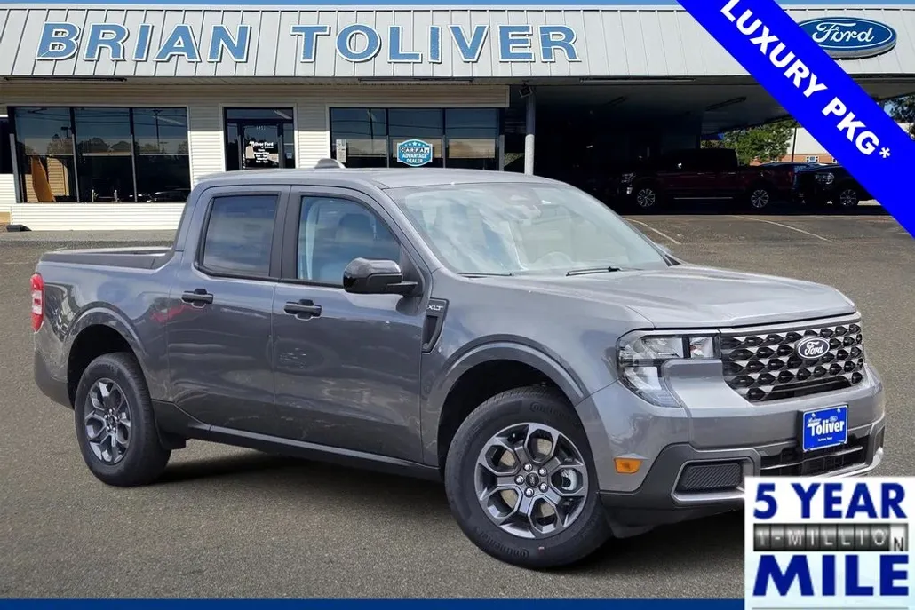 2025 Ford Maverick XLT photo 1