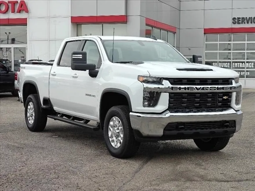 2023 Chevrolet Silverado 3500HD LT photo 1