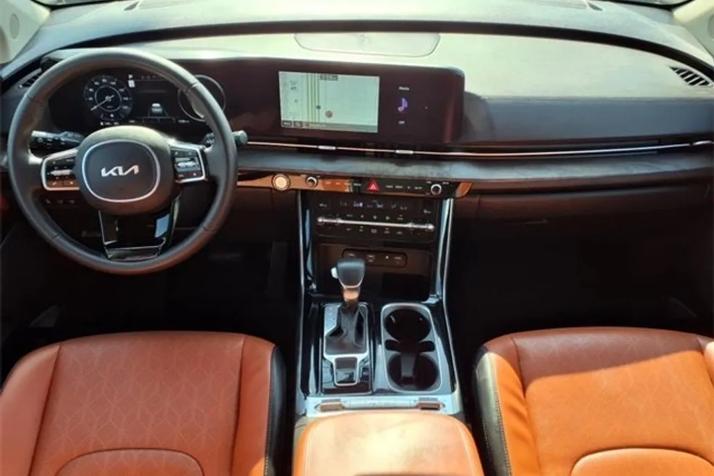 2024 Kia Carnival SX photo 1