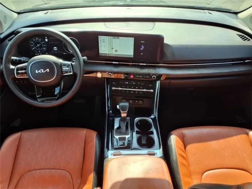 2024 Kia Carnival SX photo 1
