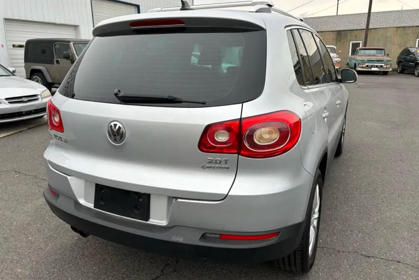 2011 Volkswagen Tiguan S photo 1