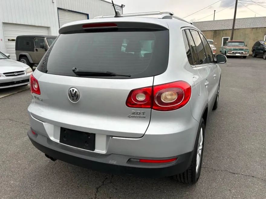 2011 Volkswagen Tiguan S photo 1