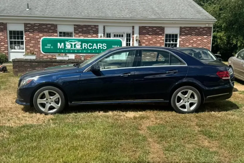 2014 Mercedes Benz E Sedan 4MATIC photo 1