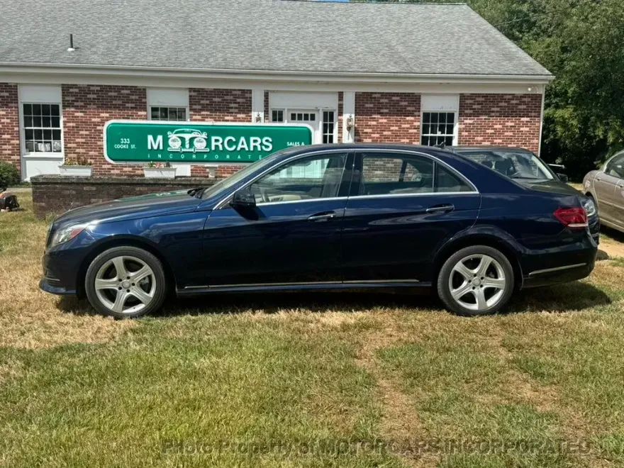 2014 Mercedes Benz E Sedan 4MATIC photo 1