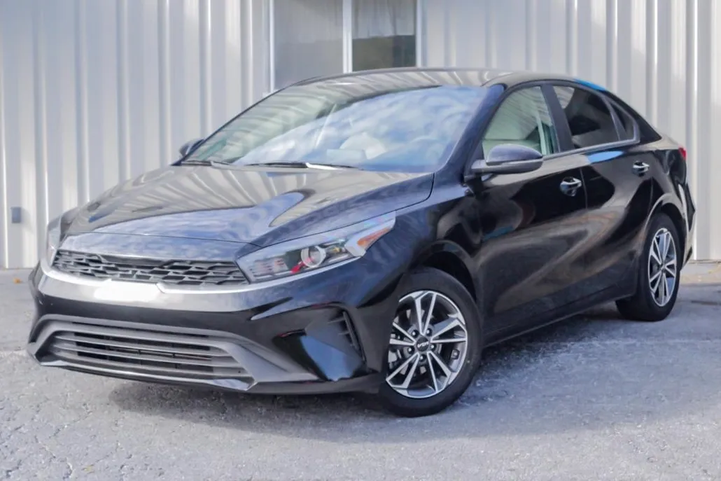 2022 Kia Forte FE photo 1