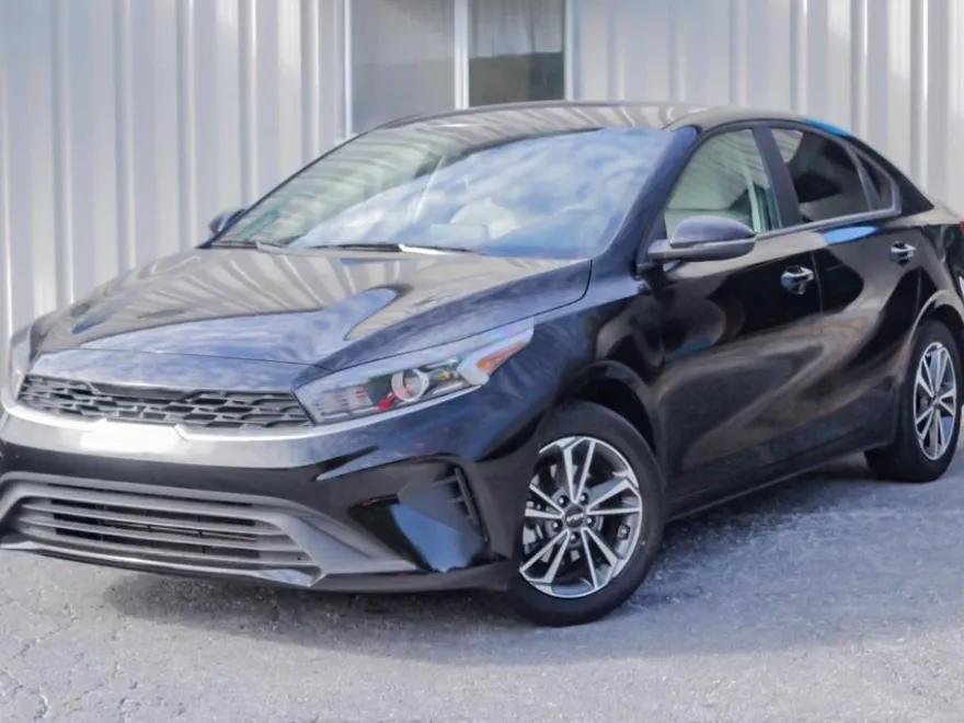 2022 Kia Forte FE photo 1