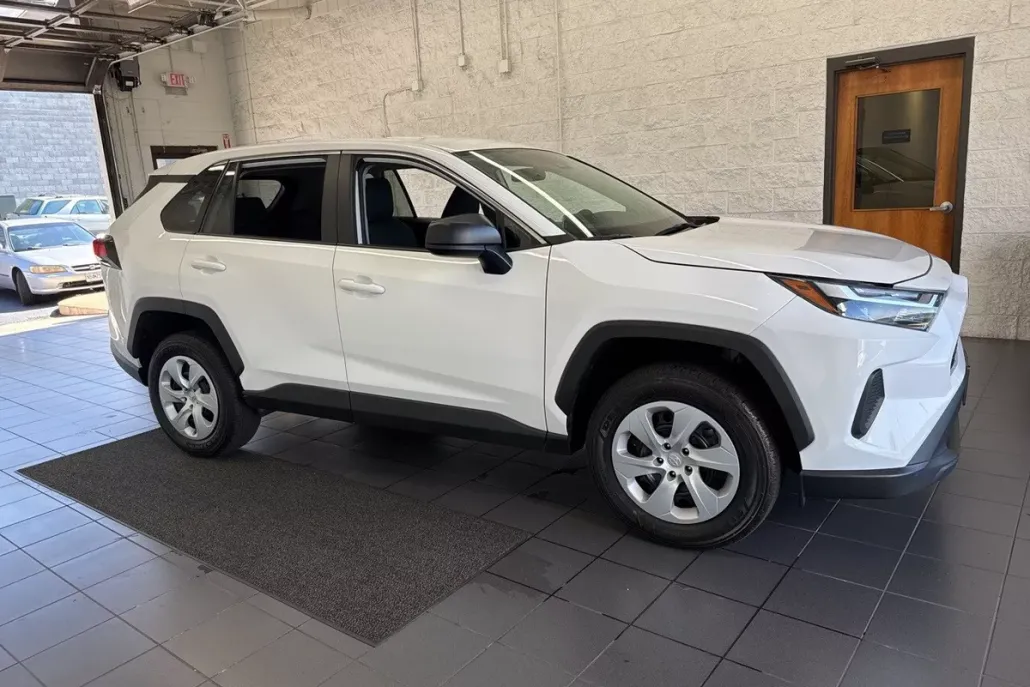 2024 Toyota RAV4 LE photo 1