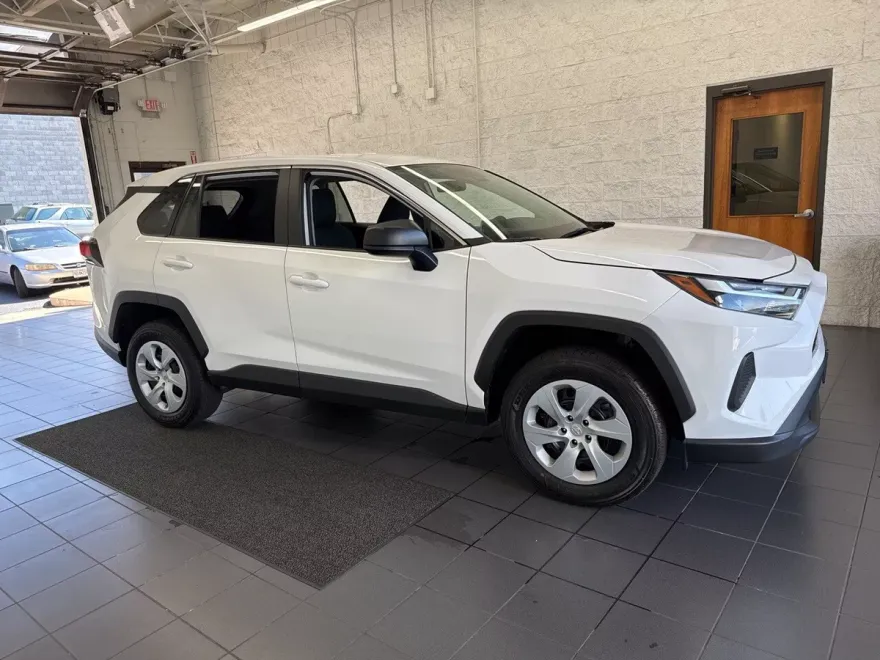 2024 Toyota RAV4 LE photo 1
