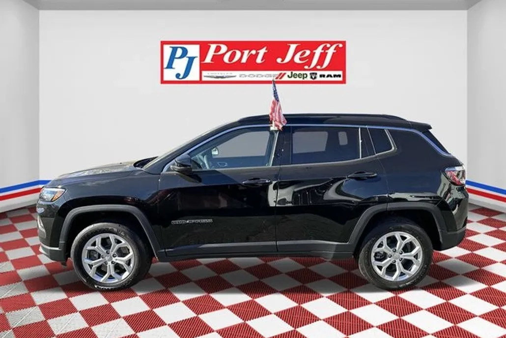 2024 Jeep Compass Latitude photo 1