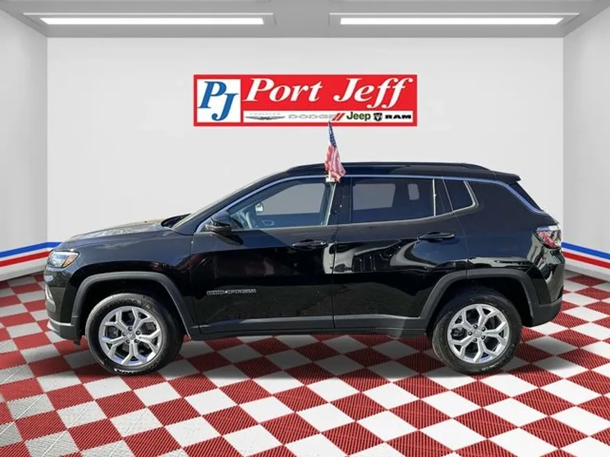 2024 Jeep Compass Latitude photo 1
