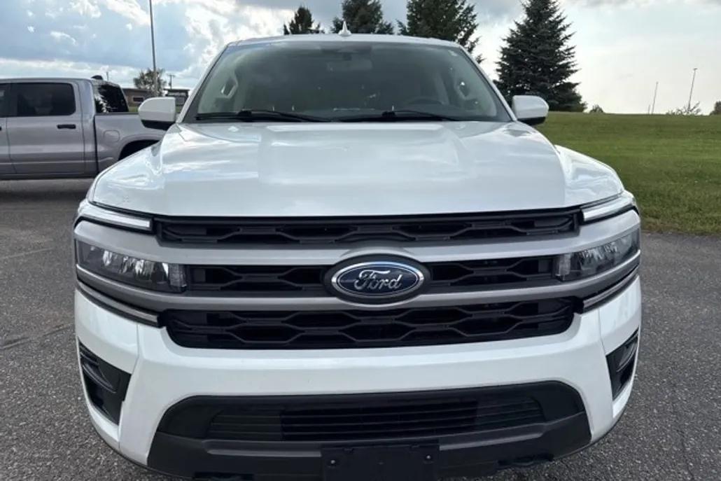 2022 Ford Expedition MAX XLT photo 1