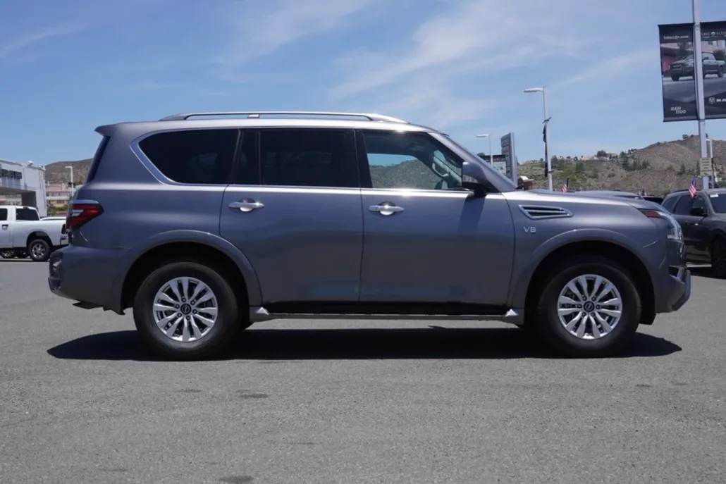 2022 Nissan Armada SV photo 1