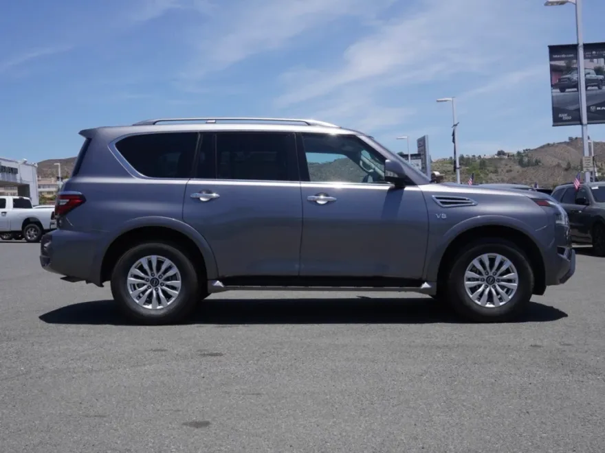 2022 Nissan Armada SV photo 1