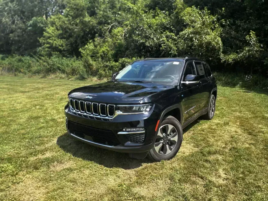 2024 Jeep Cherokee photo 1