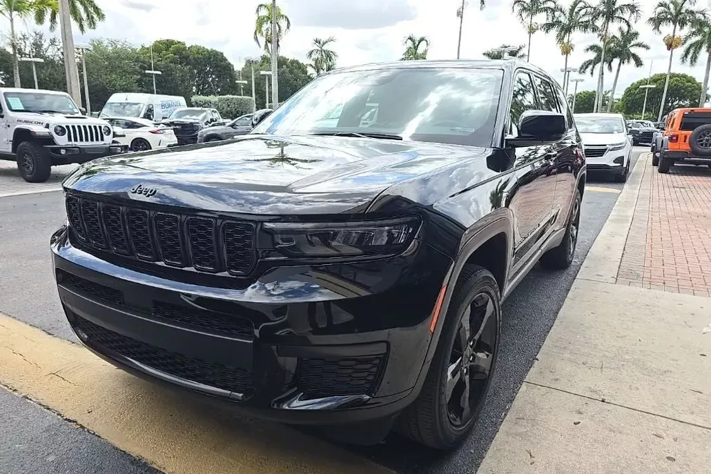 2023 Jeep Grand Cherokee Altitude photo 1