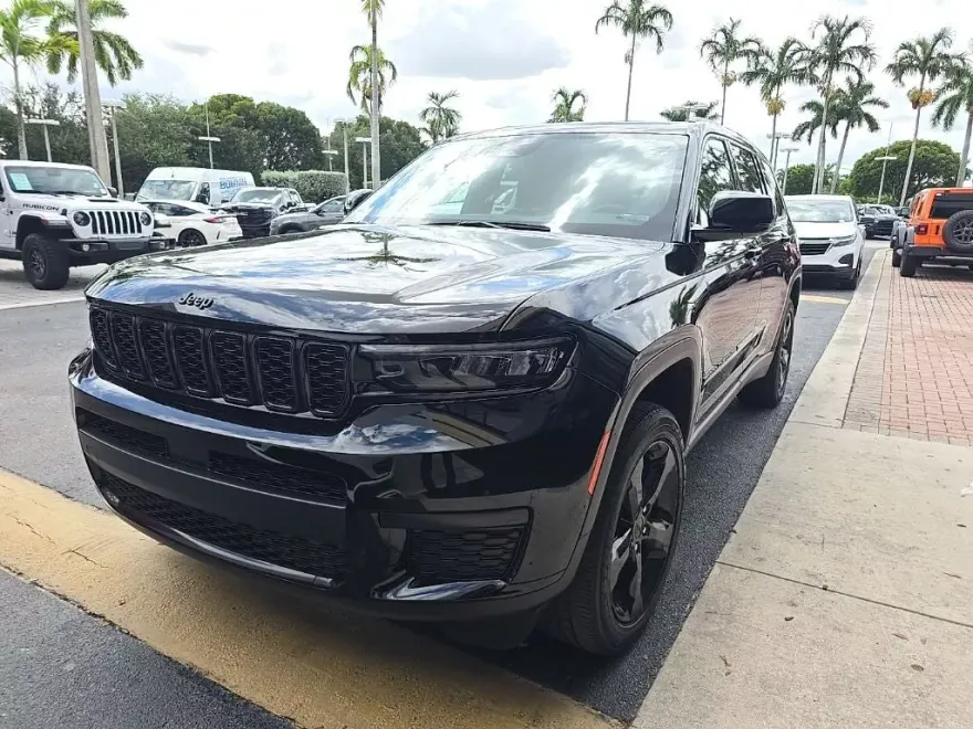 2023 Jeep Grand Cherokee Altitude photo 1