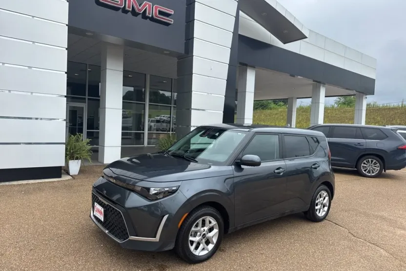 2024 Kia Soul LX photo 1