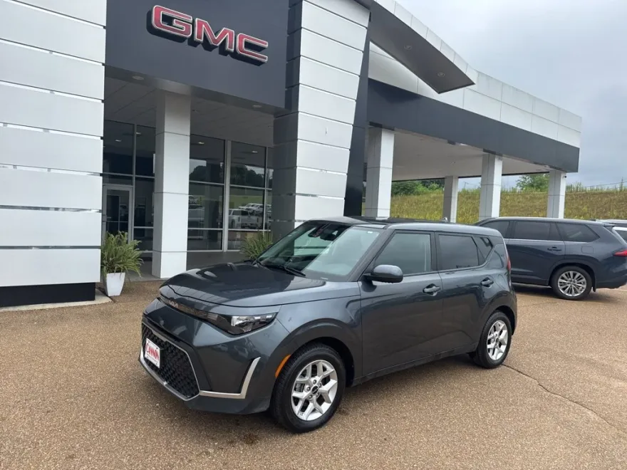 2024 Kia Soul LX photo 1