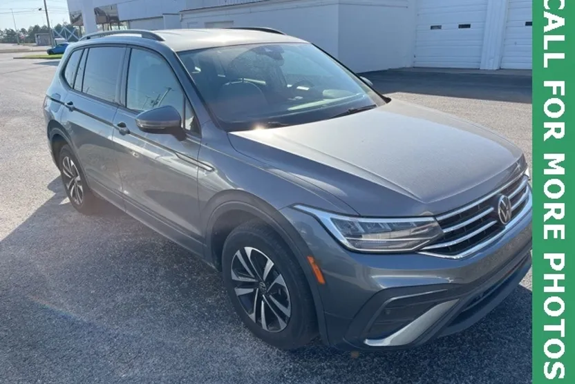 2022 Volkswagen Tiguan S photo 1