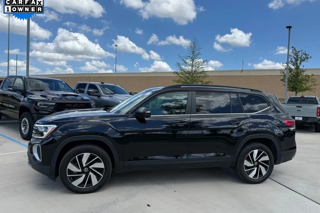 2024 Volkswagen Atlas SE Technology photo 1