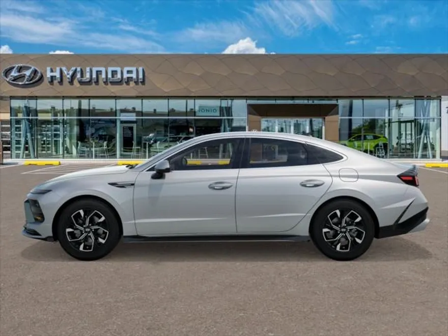 2025 Hyundai Sonata SEL photo 1