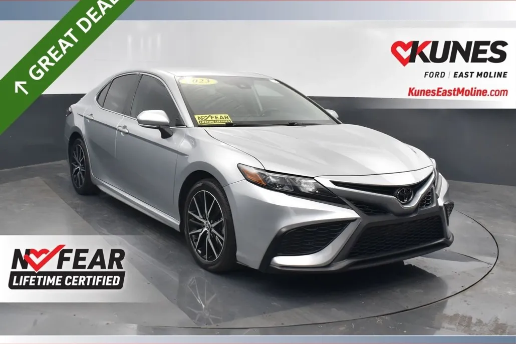 2023 Toyota Camry SE photo 1