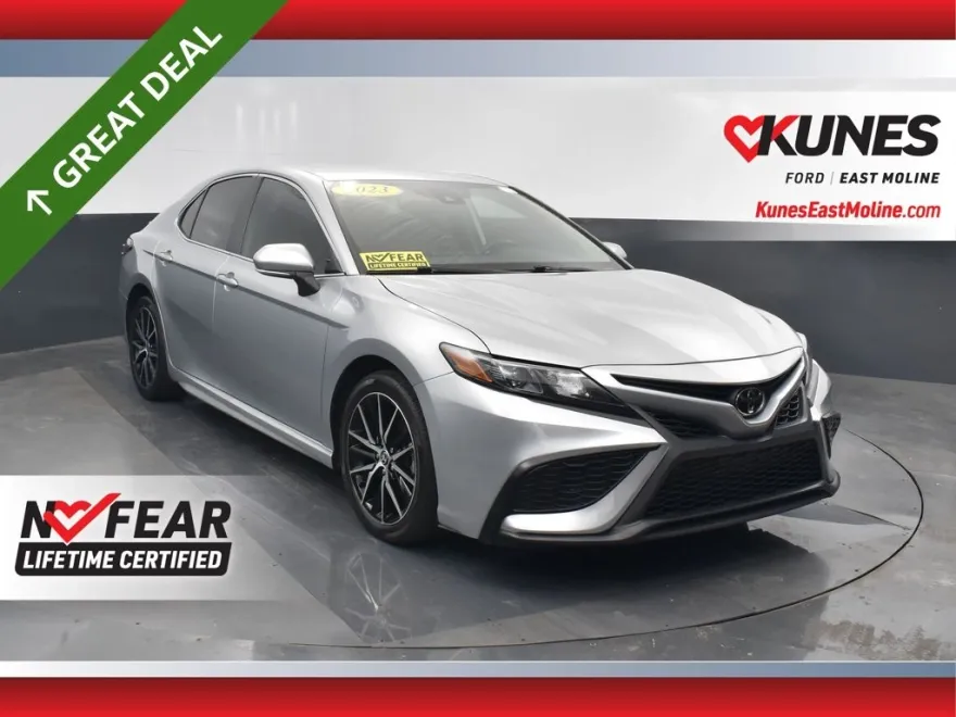 2023 Toyota Camry SE photo 1
