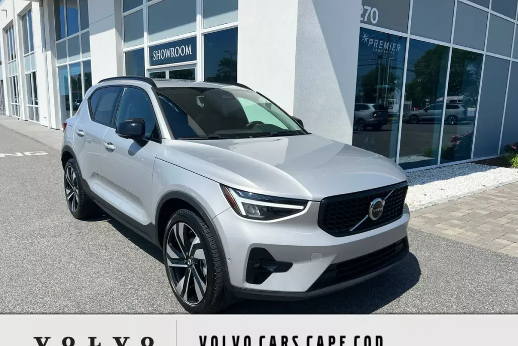 2025 Volvo XC40 Plus photo 1