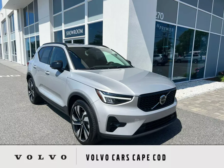 2025 Volvo XC40 Plus photo 1