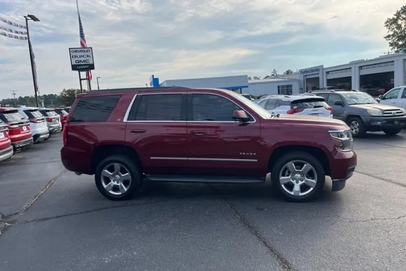 2017 Chevrolet Tahoe LT photo 1