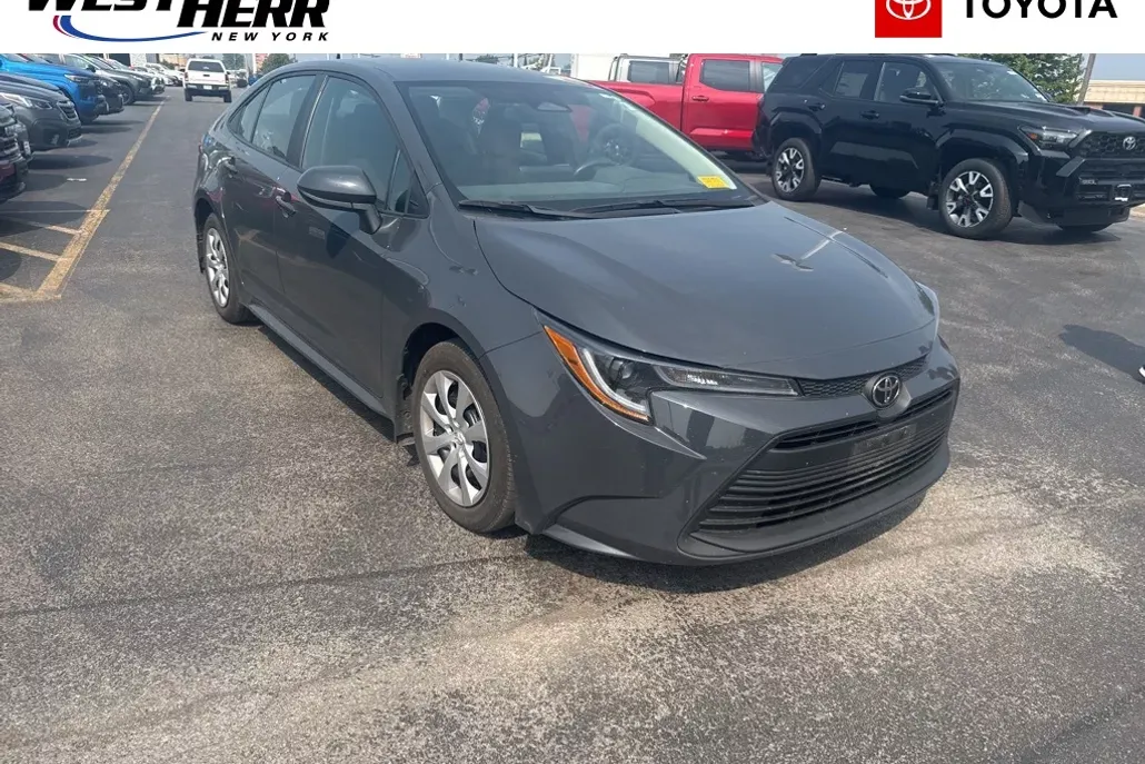 2023 Toyota Corolla LE photo 1