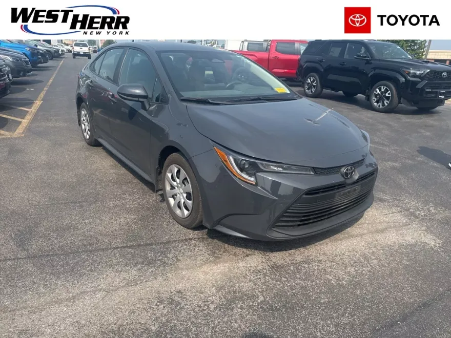 2023 Toyota Corolla LE photo 1