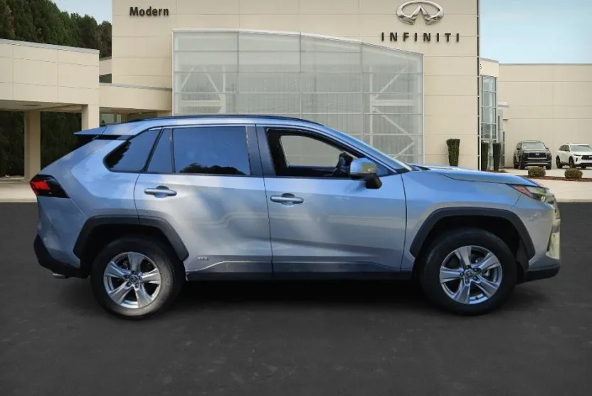 2024 Toyota RAV4 Hybrid XLE photo 1