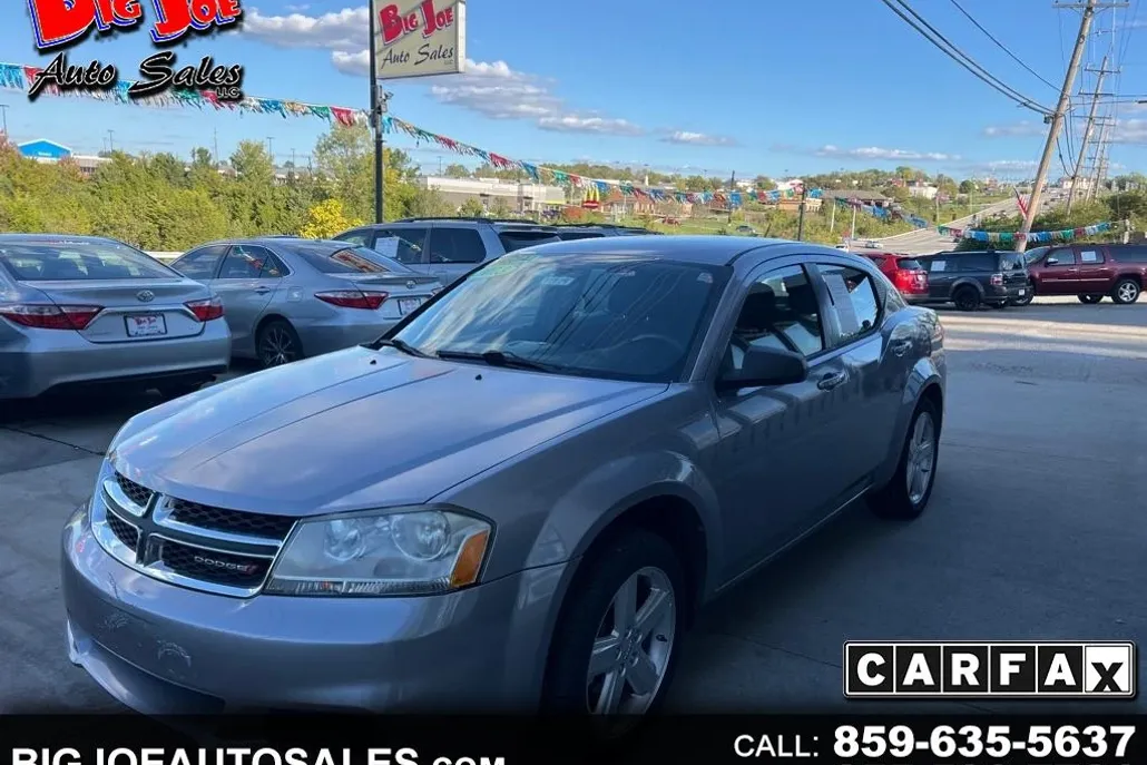 2013 Dodge Avenger SE photo 1