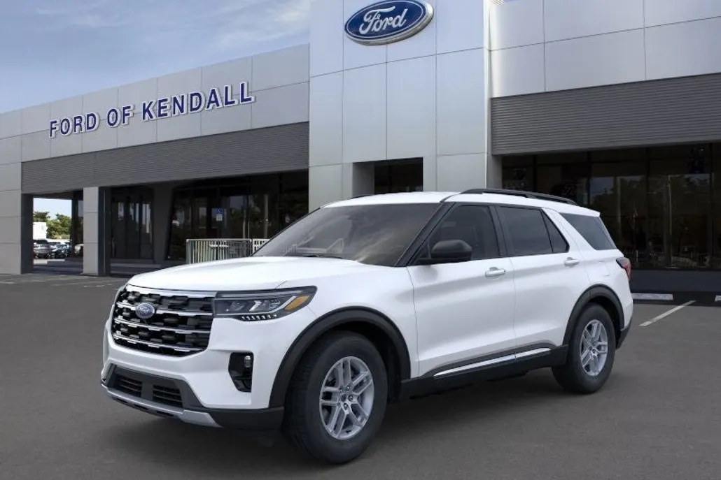 2025 Ford Explorer photo 1