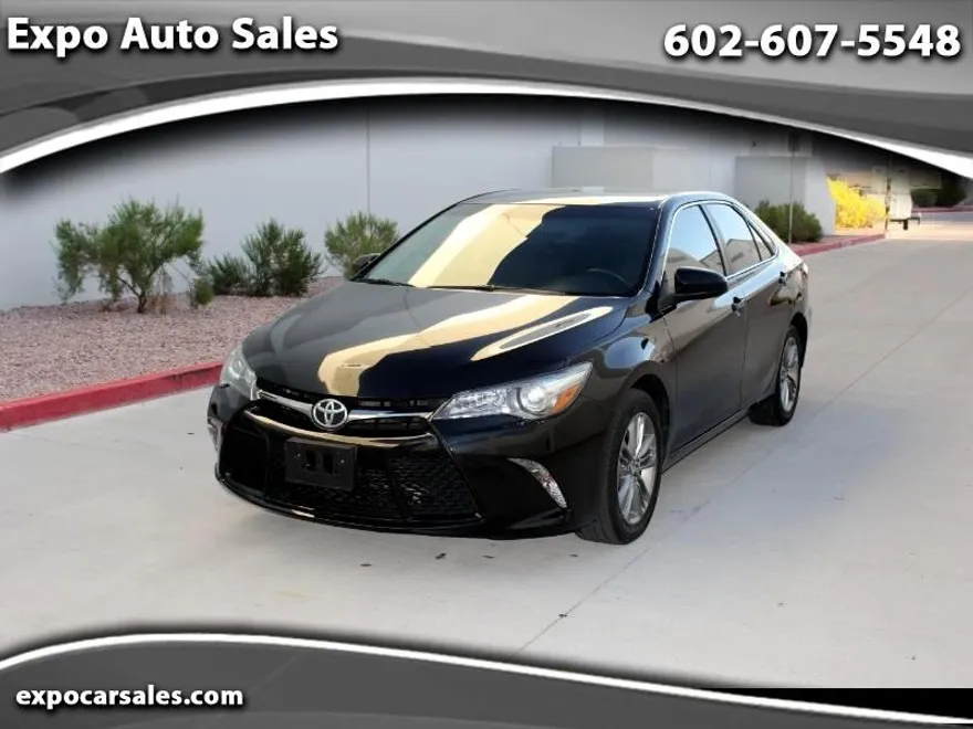 2016 Toyota Camry SE photo 1