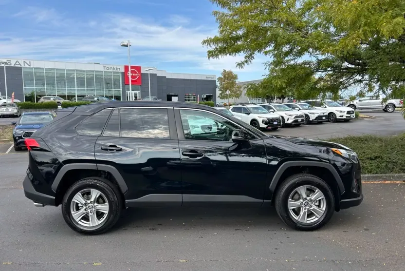 2024 Toyota RAV4 XLE photo 1