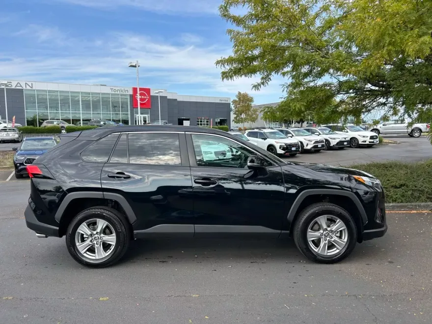 2024 Toyota RAV4 XLE photo 1