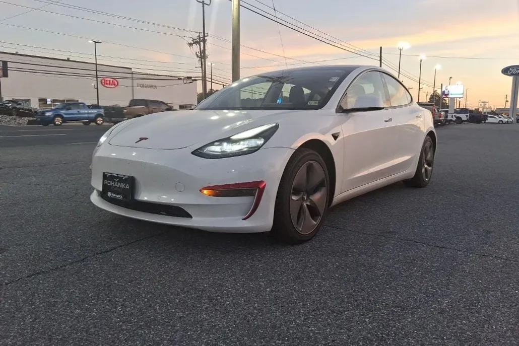 2021 Tesla Model 3 Standard Range Plus photo 1