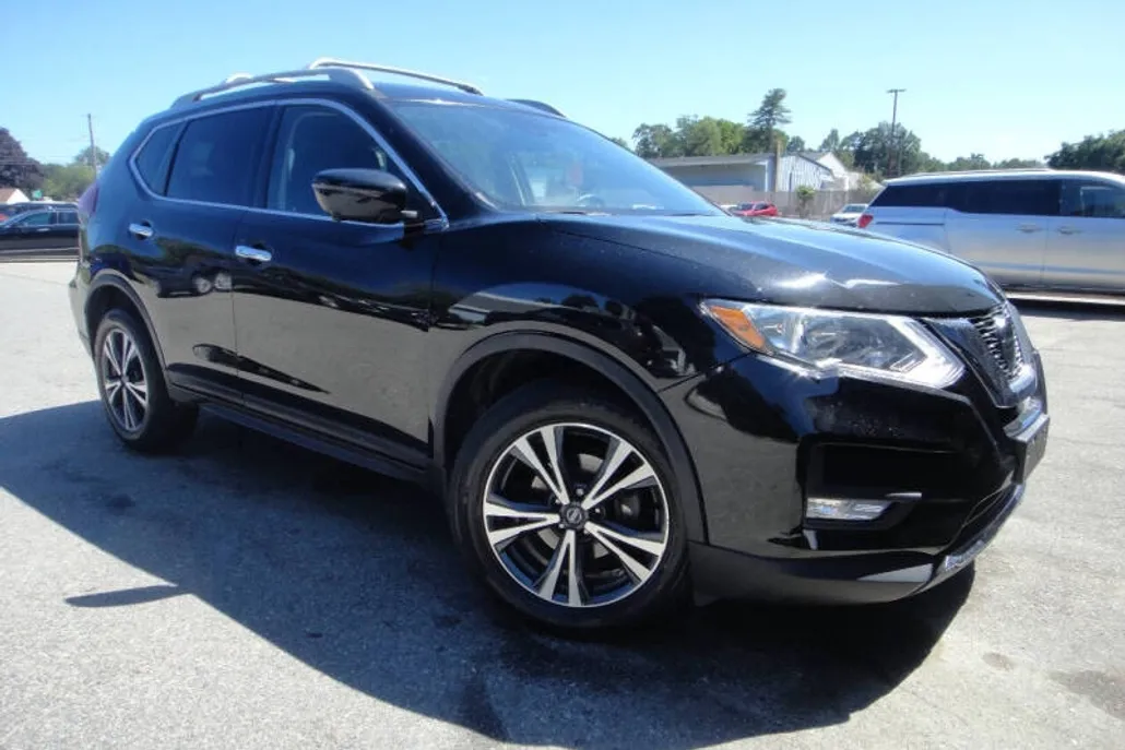 2020 Nissan Rogue SV photo 1