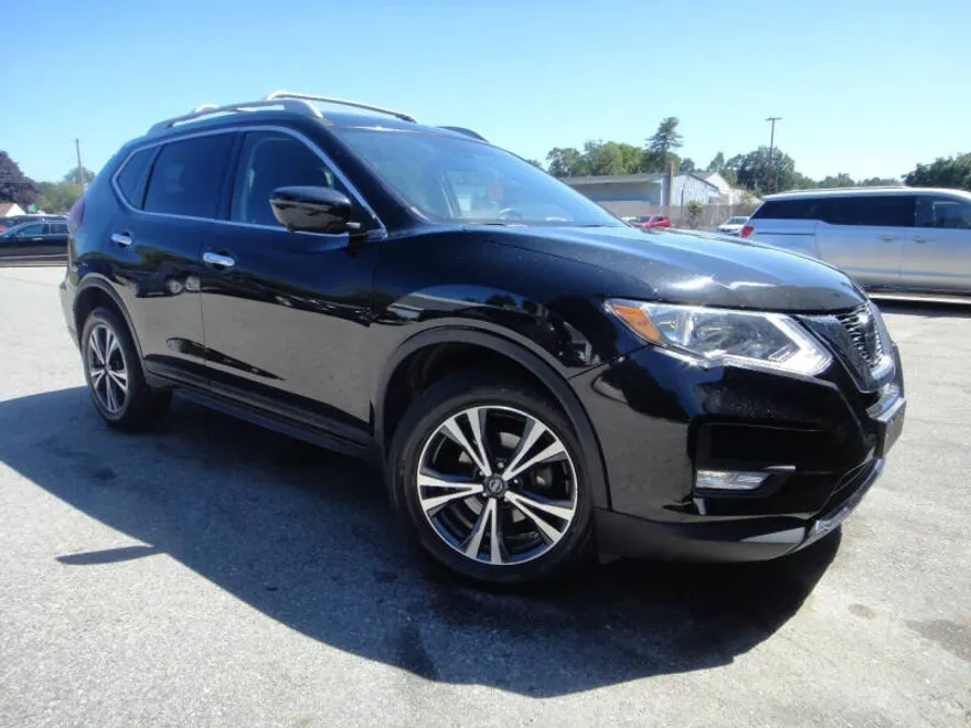 2020 Nissan Rogue SV photo 1