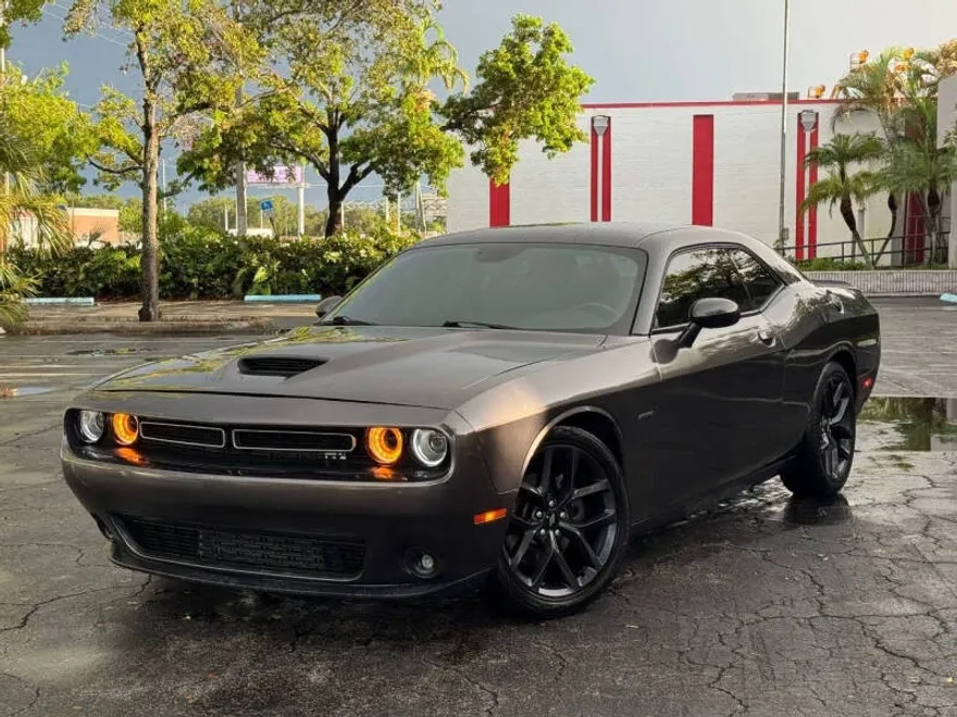 2019 Dodge Challenger R/T photo 1
